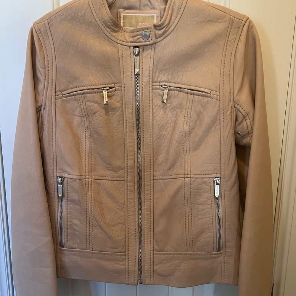 MICHAEL Michael Kors Women’s Beige Leather Moto/RacingJacket. Size M